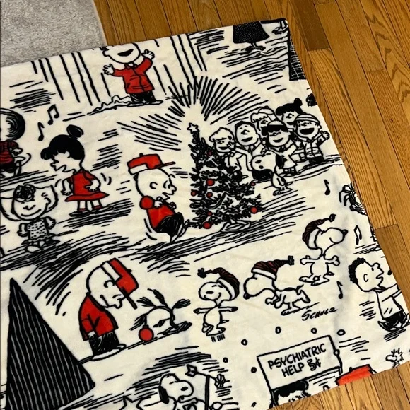 Peanuts Themed Blanket with Red and Black Design - Picture 4 of 5
